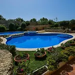 Gozo Spacious With Large Communal Pool *
