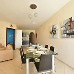 Gozo Spacious With Large Communal Pool * Qala