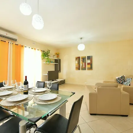 Gozo Spacious With Large Communal Pool Apartment *