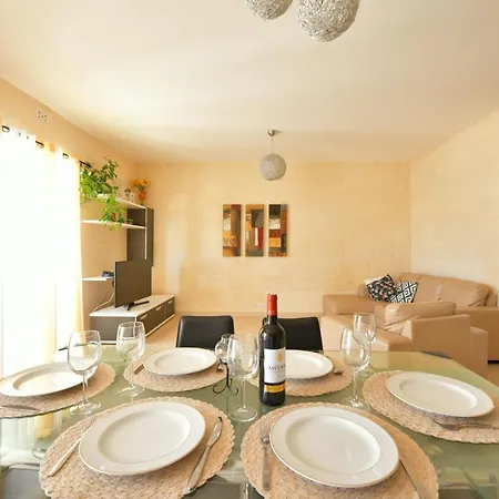 Gozo Spacious With Large Communal Pool Apartment *