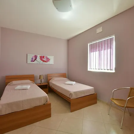 Gozo Spacious With Large Communal Pool Apartment *