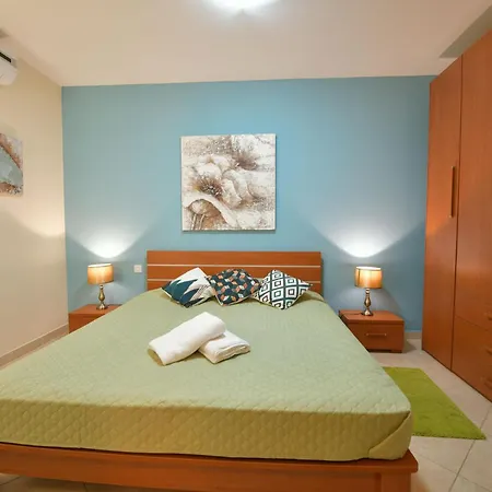 Gozo Spacious With Large Communal Pool *