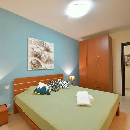 Gozo Spacious With Large Communal Pool Qala