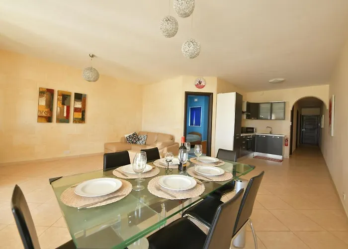 Gozo Spacious With Large Communal Pool Апартаменты *