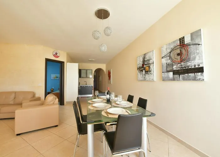 Gozo Spacious With Large Communal Pool * Кала