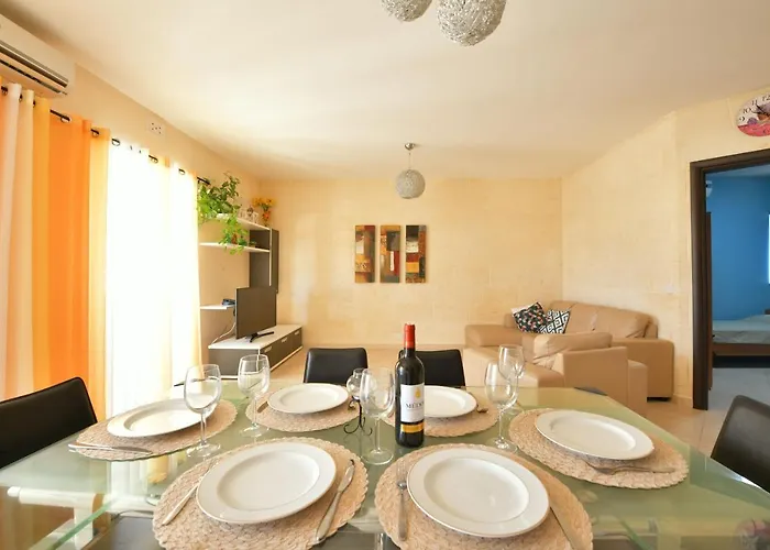 Gozo Spacious With Large Communal Pool Апартаменты *