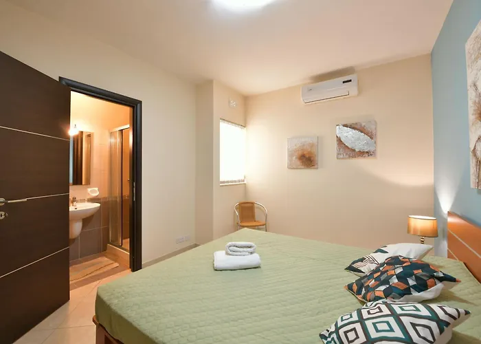 Апартаменты Gozo Spacious With Large Communal Pool *