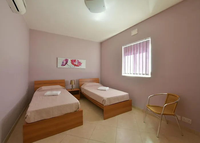 Gozo Spacious With Large Communal Pool Апартаменты *