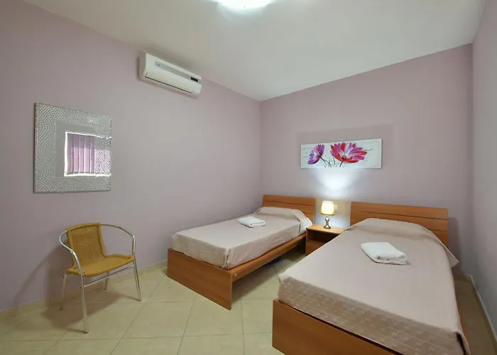 Gozo Spacious With Large Communal Pool * Кала