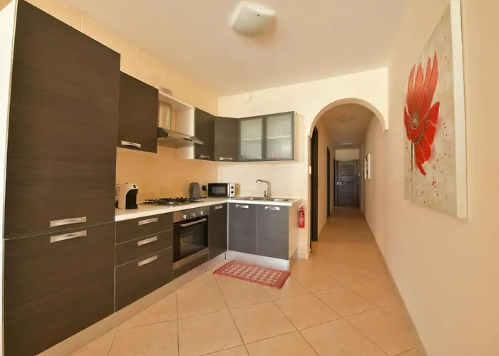 Gozo Spacious With Large Communal Pool Кала