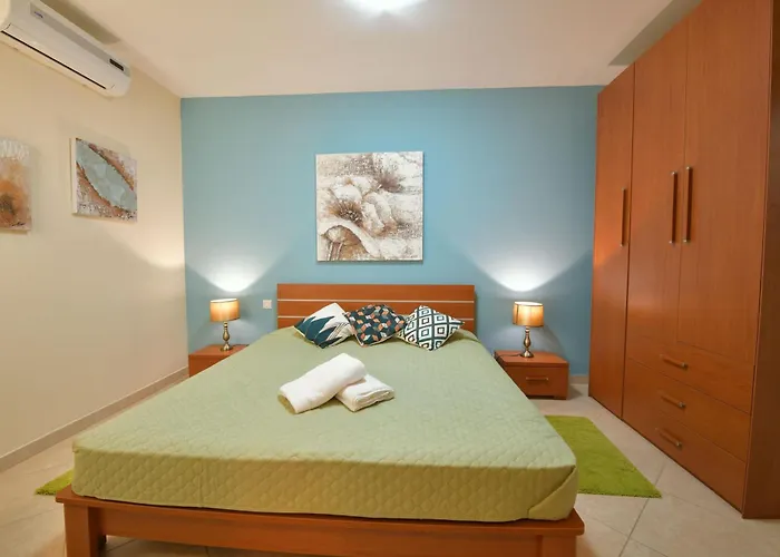 Gozo Spacious With Large Communal Pool *