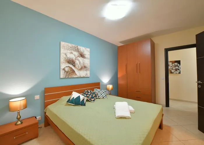 Gozo Spacious With Large Communal Pool Кала