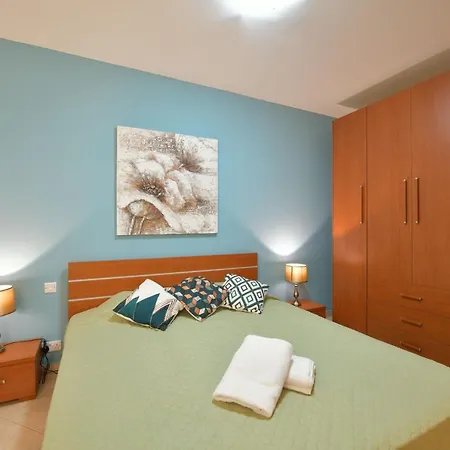 Gozo Spacious With Large Communal Pool *