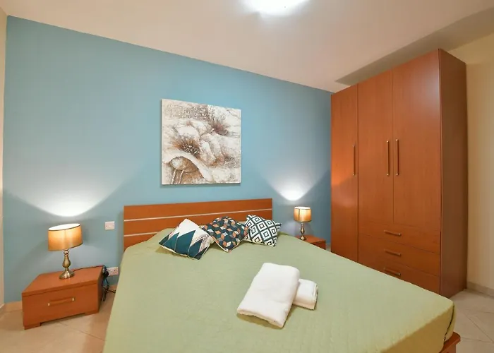 Gozo Spacious With Large Communal Pool *